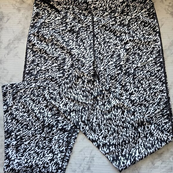 Nike Dri-Fit Athletic Leggings Black & White Print Women's Sz Med - Picture 1 of 13
